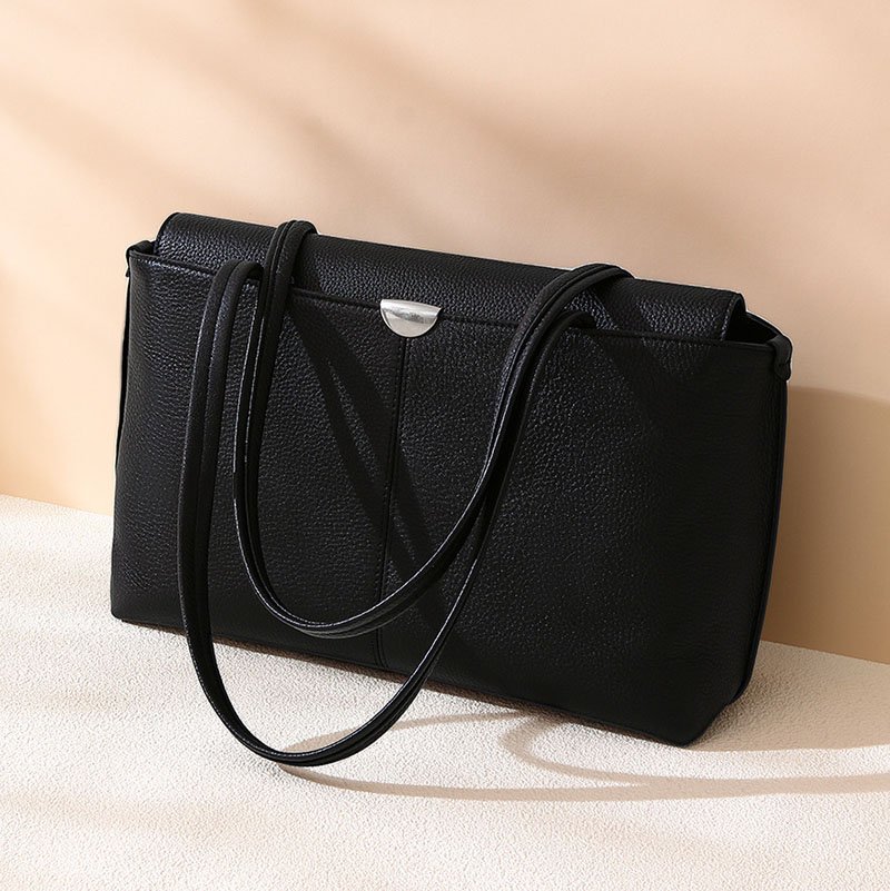 leather handles bowing of Pebble Leather Large Tote Bag with Flap Black